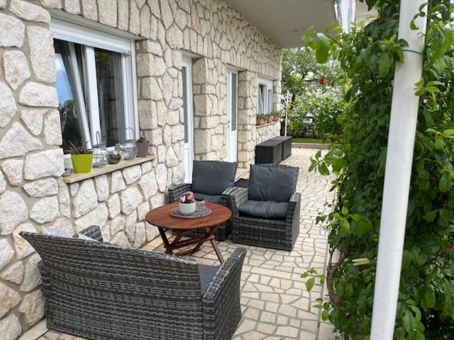 Apartman Laura Dramalj Kamer foto